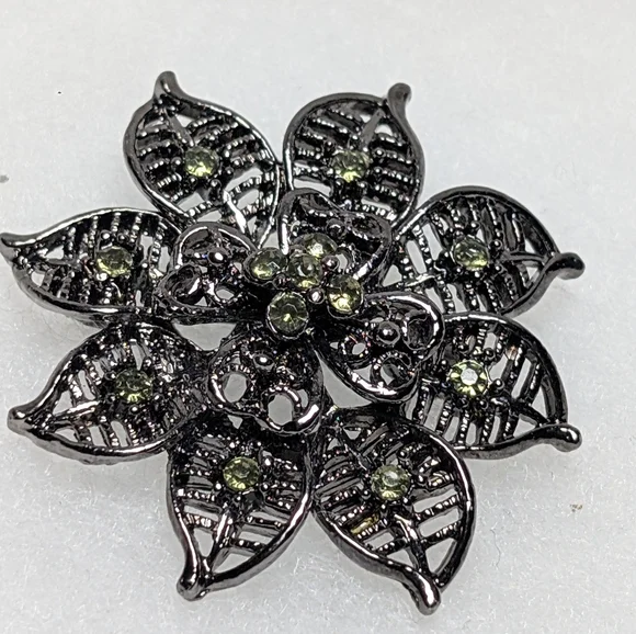 Vintage Gunmetal Floral Brooch Green Crystal Flower Statement Pin Whimsigoth - Picture 6 of 6